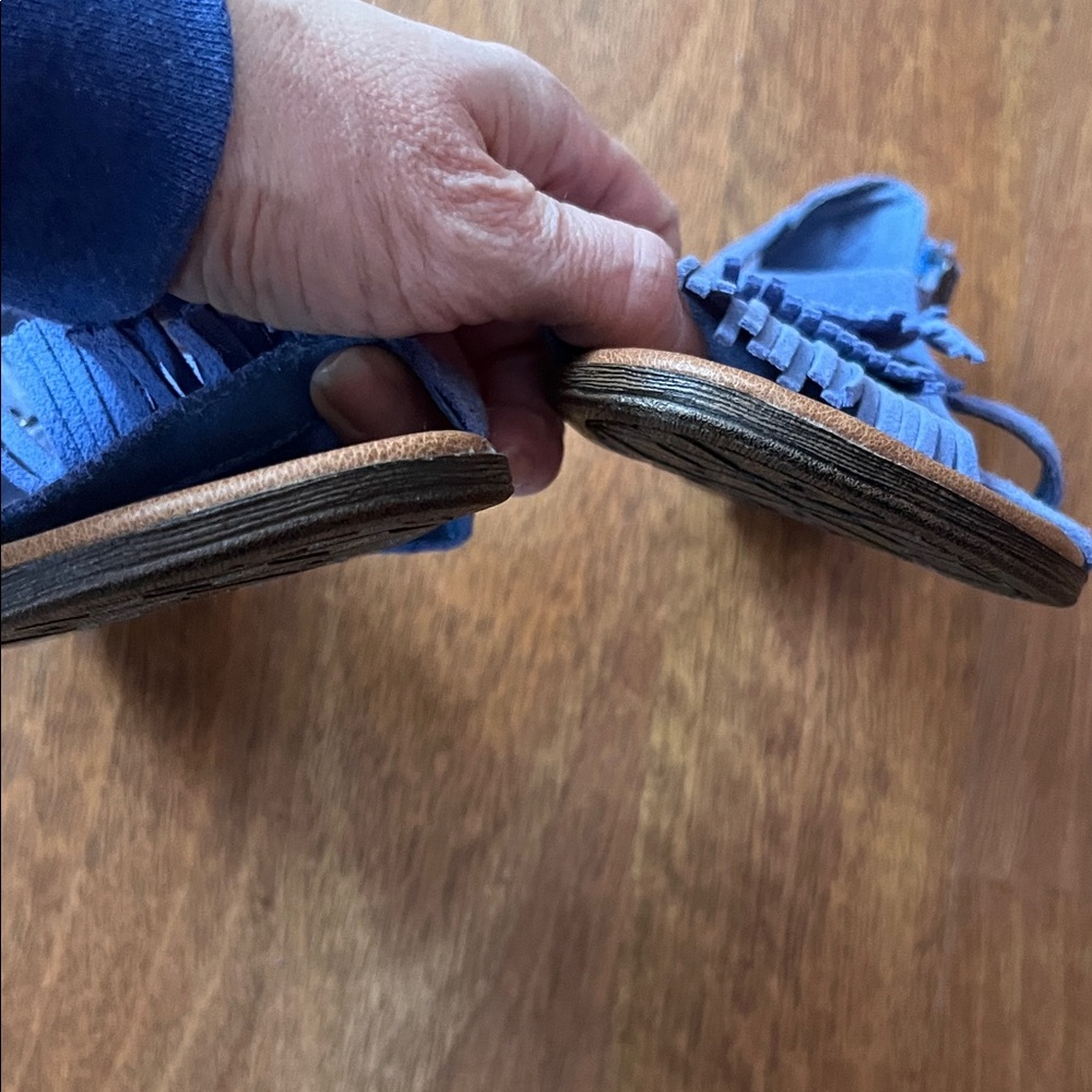 New Minnetonka Blue suede Fringe Sandals - Picture 13 of 15